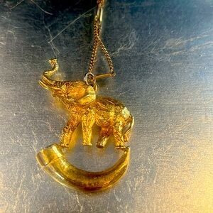 Vintage Elegant Gold Elephant Necklace Vintage EUC